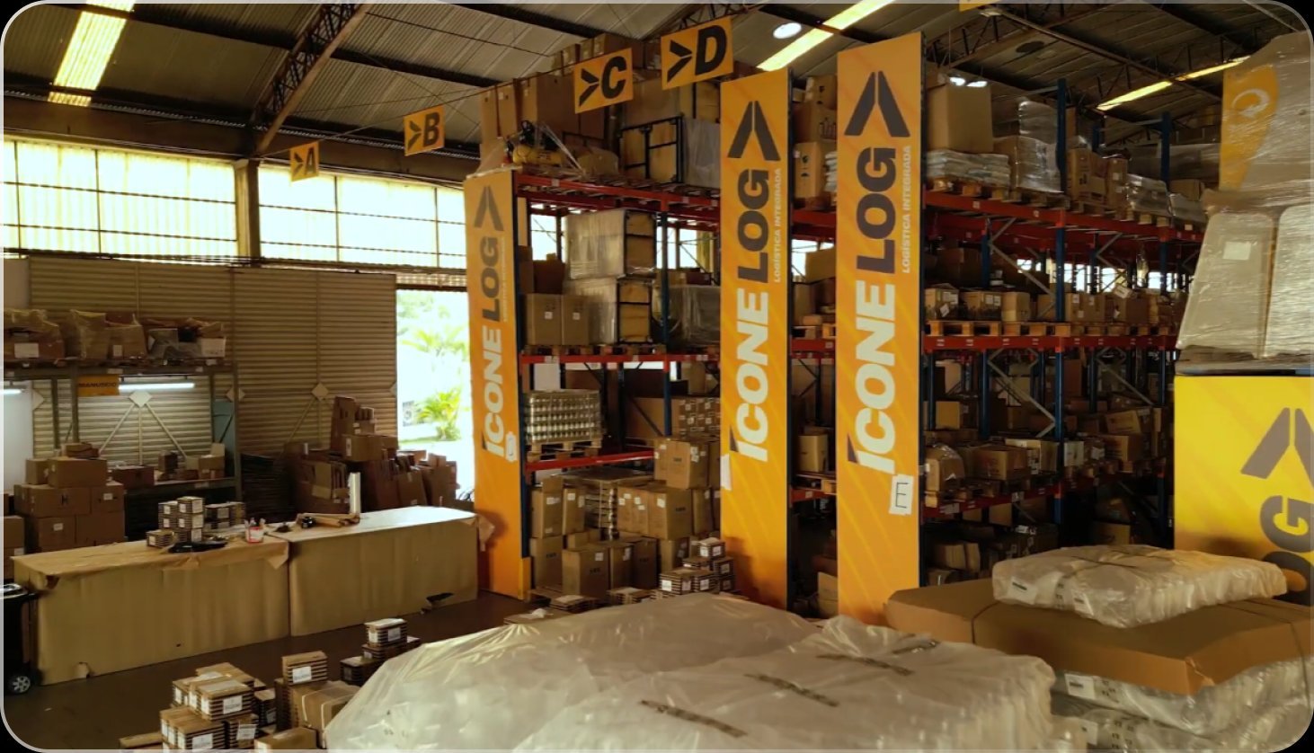 Armazém com banners Ícone Log e kits promocionais